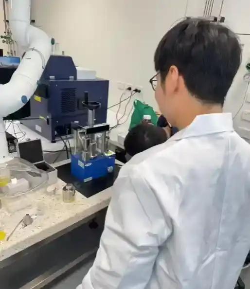 油圧プレス機械