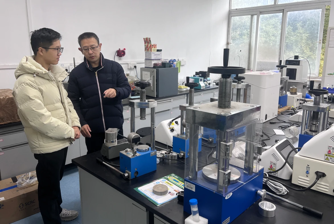 200-ton automatic tablet press – Facilitating ceramic research in universities 2 200-ton automatic tablet press - Facilitating ceramic research in universities
