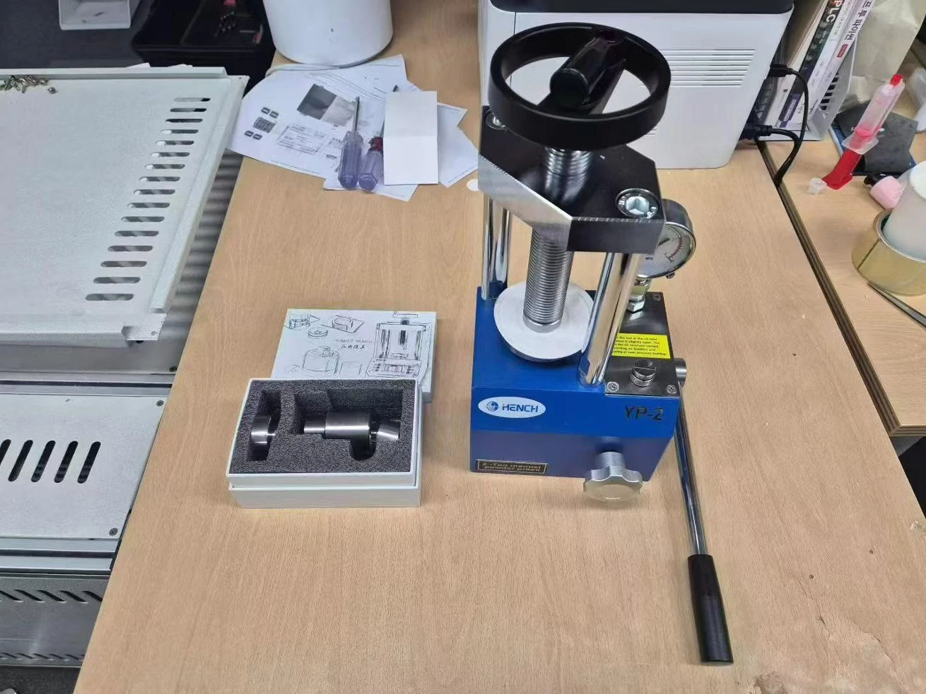 Manual hydraulic press used for XRF pellet preparation